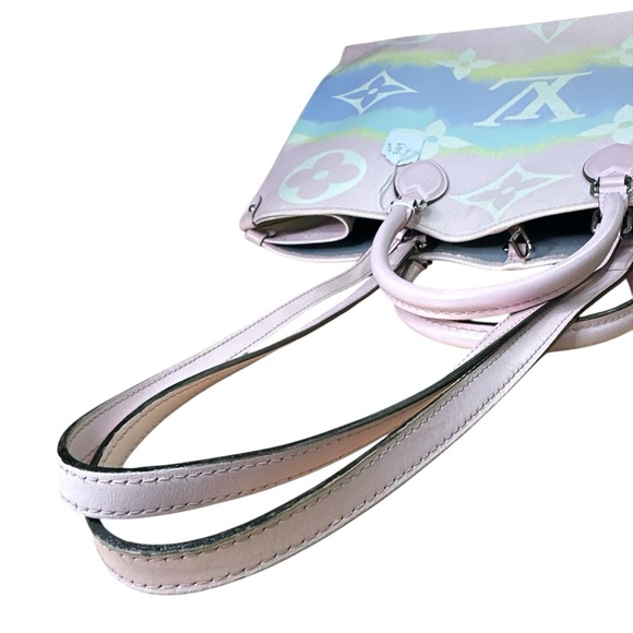 LOUIS VUITTON
Monogram Escale Onthego GM Pastel - Picture 6 of 14